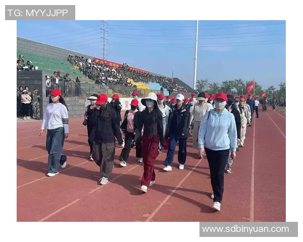 运动员进行曲奏响新时代荣光激扬奋斗精神激励全民健身目标奋勇前行